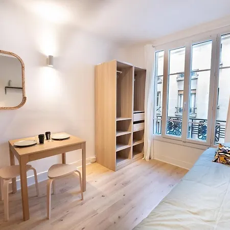 Beautiful Near Eiffel Tower And Beaugrenelle *